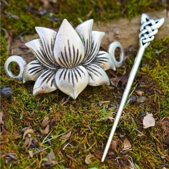 Bohemian Lotus Flower Hair Accessory & hair pin, Silver tone, engraved detail - Picture 1 of 2